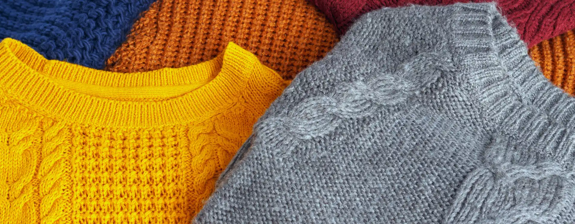 kolorowe swetry